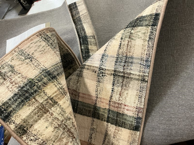 Condition photo showing Good Condition for chris loves julia humphrey hum-02 5' x 7' area rug