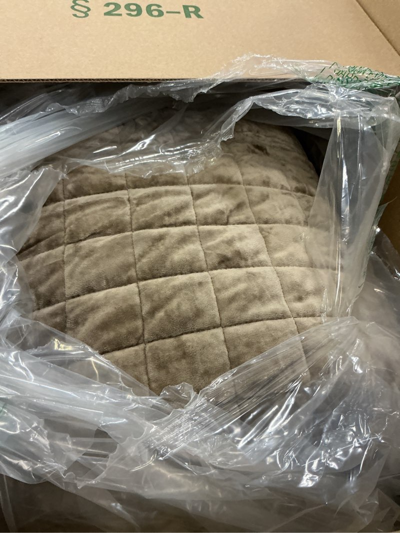 Condition photo showing Good Condition for RECYCO Luxury Velvet Quilt King Size Bedding Set, Ultra Soft Velvet Comforter Set, Lightweight Quilted Channel Box Stitch Oversized Bedspread Coverlet for All Season, with 2 Shams, Natural Tan King/Cal King (108" x 92") Natural Tan