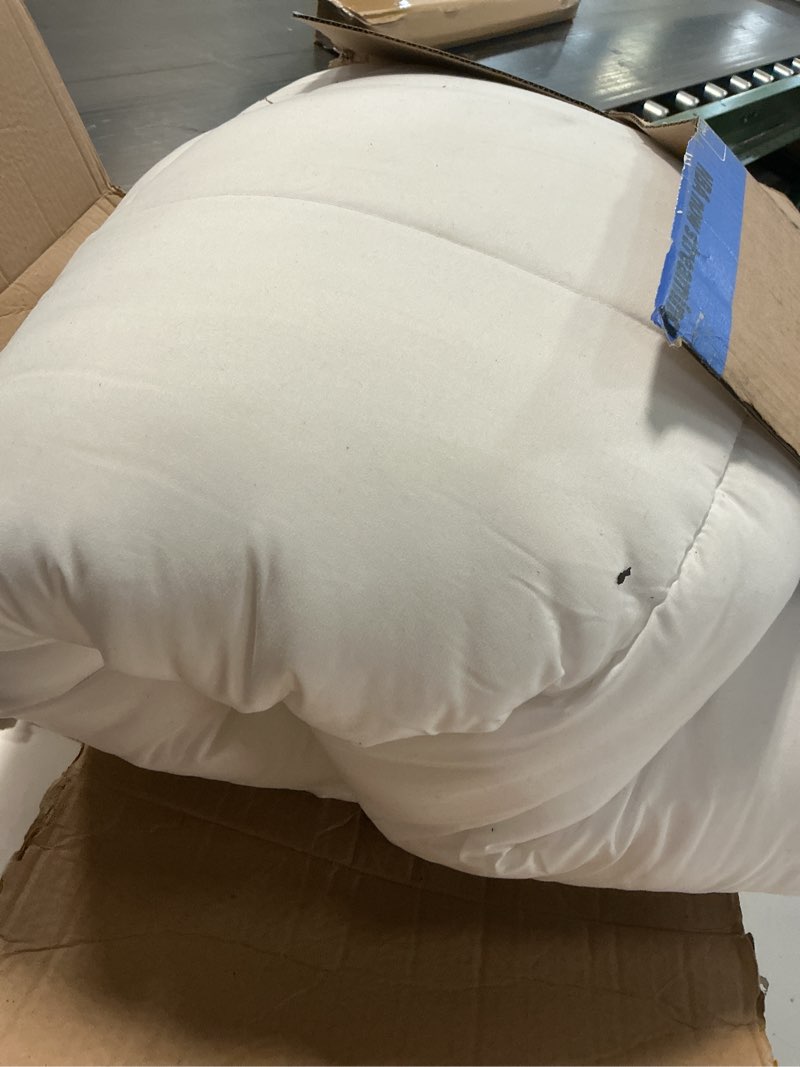 Condition photo showing As Is for TEXARTIST Premium 2100 Series Queen Comforter All Season Breathable White Comforter Soft 4D Spiral Fiber Quilted Down Alternative Duvet Insert with Corner Tabs Luxury Hotel Style (88"x88") Queen Comforter White Comforter