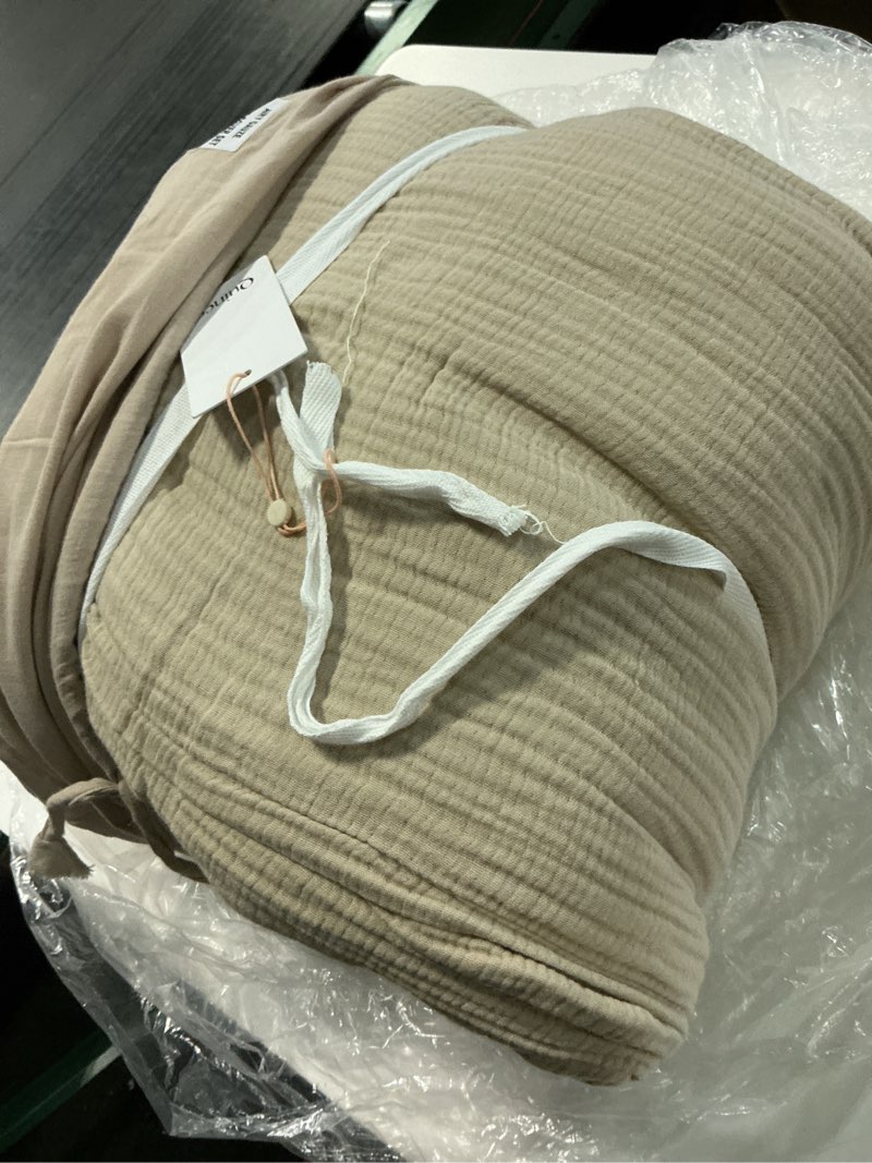 Condition photo showing Good Condition for organic cotton gauze duvet cover set color: dune size: king/cal king set: with sham set