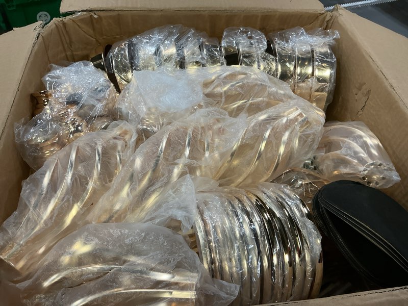 Condition photo showing Good Condition for metal flower trumpet stripe vases crystal table centerpieces artificial flower arrangements for anniversary celebration/wedding/party/birthday event aisle home decor(gold, 2sets(4 pcs)) golden 2sets(4 pcs)