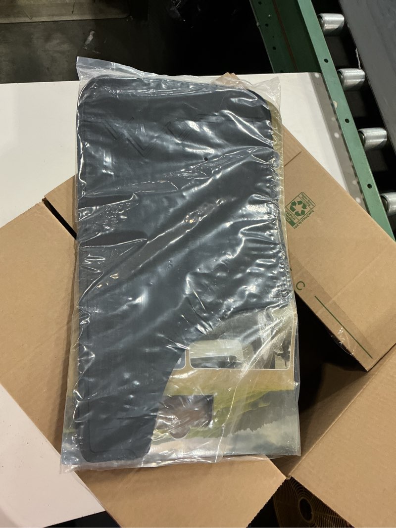 Condition photo showing New/Like New for plasticolor 000543r01 black off road scene easy fit mud guard 11" - set of 2