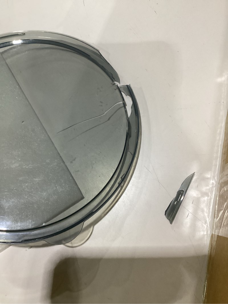 Condition photo showing As Is for glass mixing bowls with lids set of 5(4.78qt,2.2qt,1.7qt,1.1qt,0.85qt),thick glass nesting bowls for kitchen baking,cooking prep,storage,serving,large salad bowls,dishwasher microwave freezer safe transparent, damaged lid