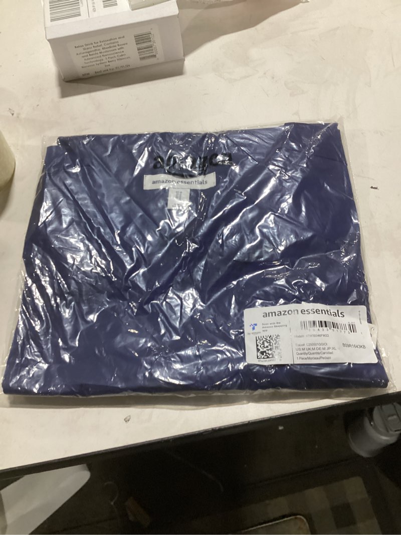 Amazon Essentials Women's Classic Fit V-Neck Short Sleeve Scrub Top (Available in Plus Size), Dark B