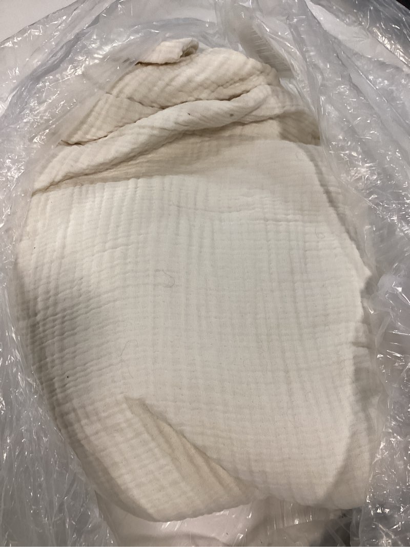 Condition photo showing Good Condition for organic cotton gauze blanket, full/queen, undyed