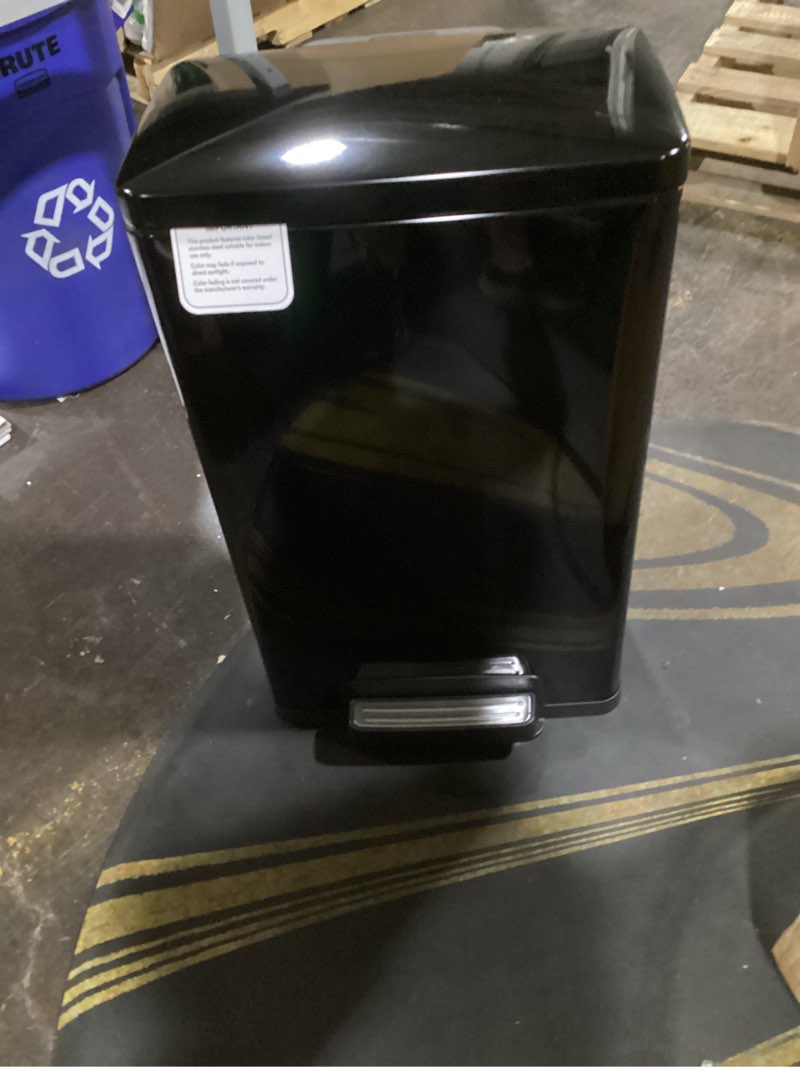 Condition photo showing Good Condition for tramontina 13-gallon step trash can