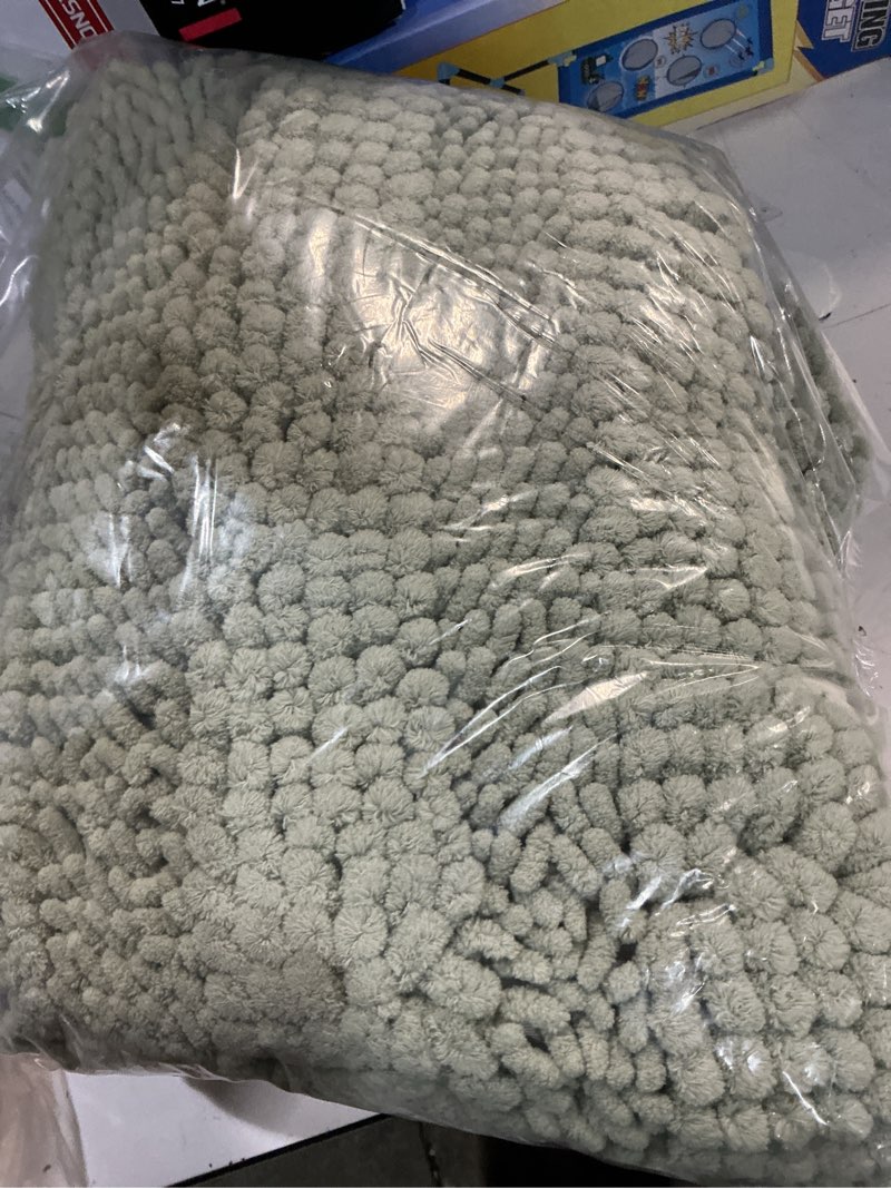 https://lotting-media.assets.bidfta.com/lotting_8ca686b3-a97a-477e-9545-304a66e9716b