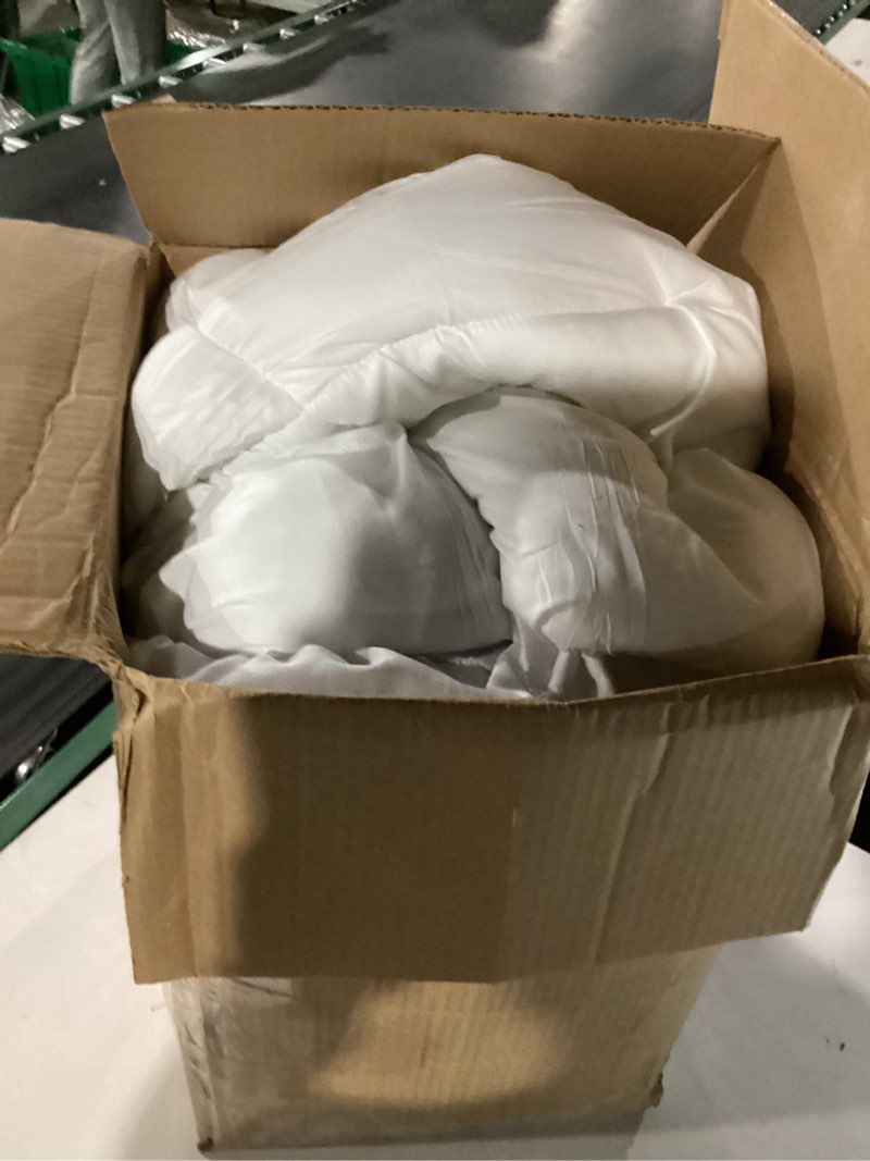 Condition photo showing As Is for Amazon Basics White Down Alternative Comforter and Duvet Insert with Corner Tabs, Machine Washable, Twin, All-Season Twin All-Season