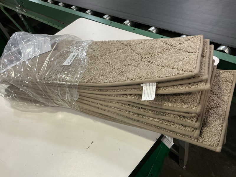 Condition photo showing Good Condition for cosy homeer edging stair treads non-slip carpet mat 28inx9in indoor stair runners for wooden steps, edging stair rugs for kids and dogs, 100% polyester tpe backing (15pc, beige) beige 28 x 9 inches (15 pieces)