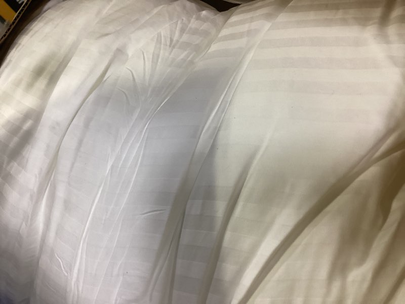 Condition photo showing Good Condition for Beckham Hotel Collection Bed Pillows King Size Set of 2 - Down Alternative Pillow for Back, Stomach or Side Sleepers