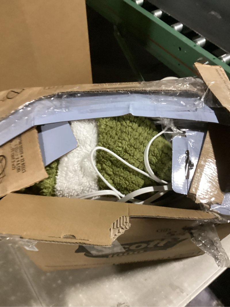 Condition photo showing Good Condition for (Similar) Electric Heated Blanket, Soft Flannel Fabric Heating Blanket Features 5-Level Temperature Adjustment Machine Washable ETL Certified Double-Sided Heating Blue & White