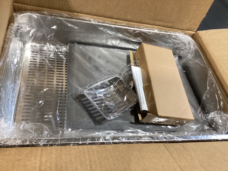 Condition photo showing Good Condition for stainless steel sifting litter box with lid, xl extra large sifting cat litter box for pine pellets & big cats,metal pellet sifter litter pan system for odor control,sifting box liners & scoop xl:23.6''×15.7''×10''