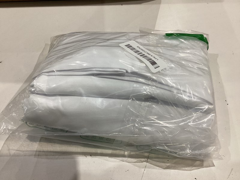 Condition photo showing Good Condition for King Pillow Cases Set of 4 - Ultra Soft Hotel Quality Pillowcase Covers - Comfy, Cozy & Wrinkle Free - Shrinkage, Stain and Fade Resistant - Machine Washable Pillow Protectors - 4 Piece Set - White King 01 - White 4