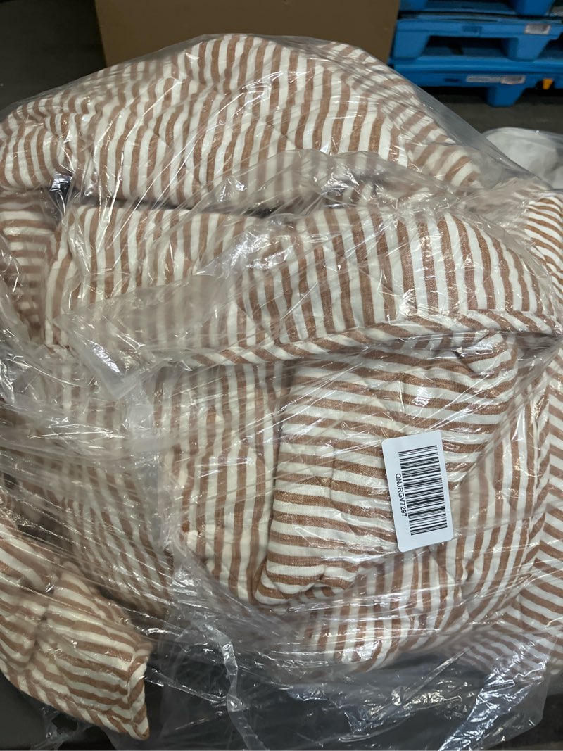Condition photo showing Good Condition for premium down alternative pillow, king, medium/firm