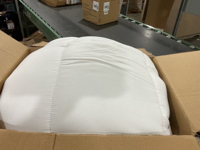 Condition photo showing As Is for (Size unknown) EASELAND Down Alternative Comforter Oversized Queen - Quilted Duvet Insert for All Seasons, Soft Cozy with Corner Tabs, Summer Winter Warm Bedding, Pure White 98x98 Oversized Queen Pure White