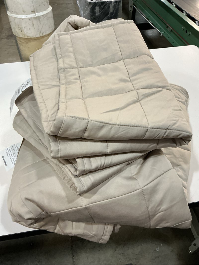 Condition photo showing Good Condition for quince bamboo box quilt set, full/queen, sand