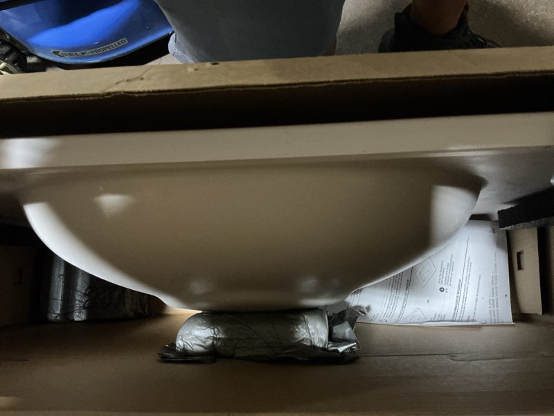 Condition photo showing Good Condition for project source cultured marble vanity tops 31-in x 22-in white cultured marble integral single sink 3-hole bathroom vanity top