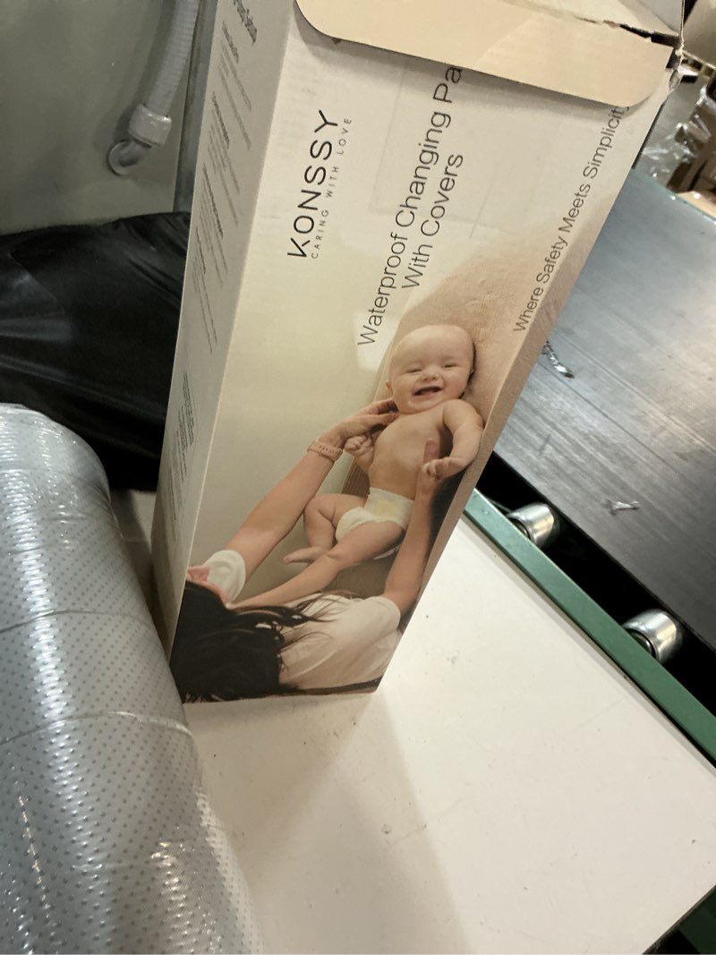 Condition photo showing New/Like New for konssy 2 pack waterproof muslin cotton portable changing pad 30"x 17", soft & foldable baby changing mat travel pad with terry backing, shower gift for newborn girls boys (toffee,flourish) toffee,flourish 30"×17"