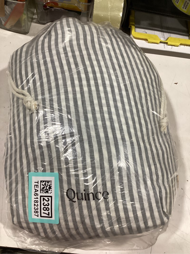 Condition photo showing Good Condition for sheet set stripped white and blue quince