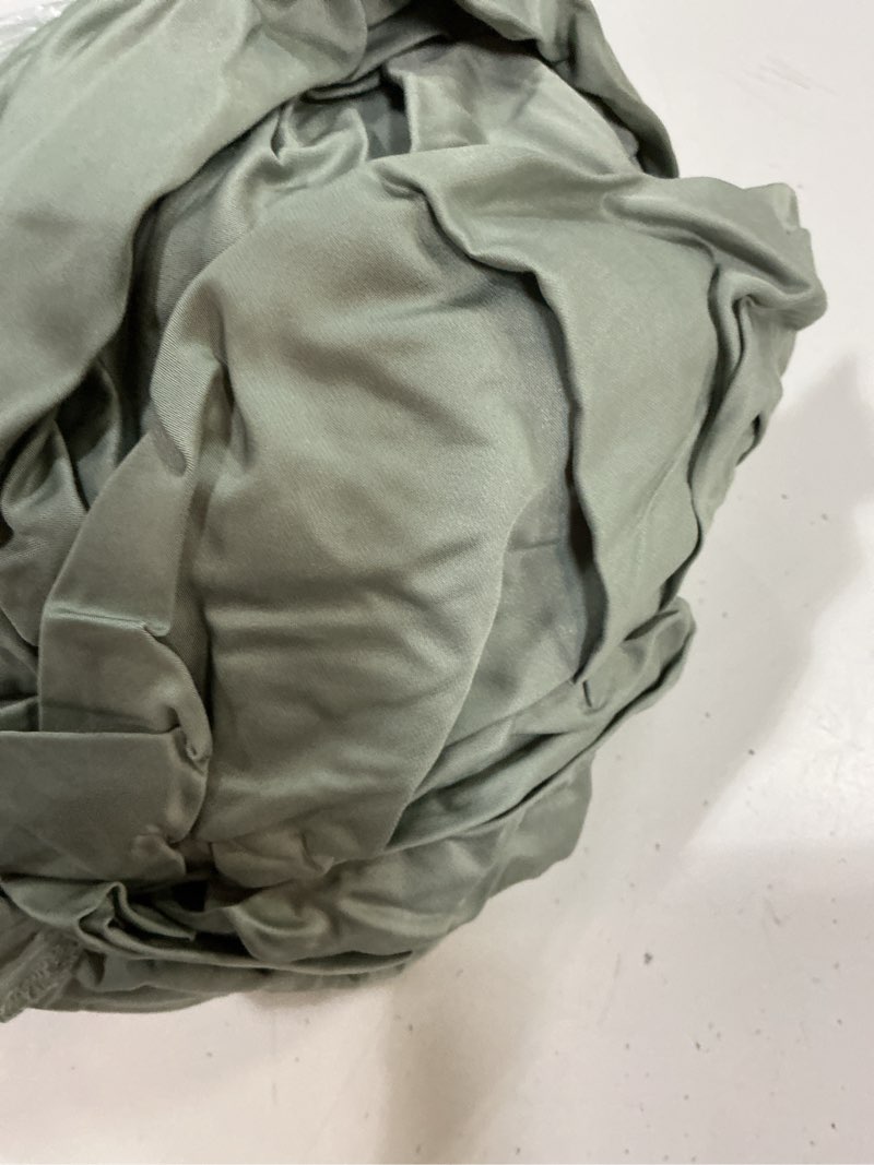 Condition photo showing New/Like New for bamboo sheet set, queen, eucalyptus