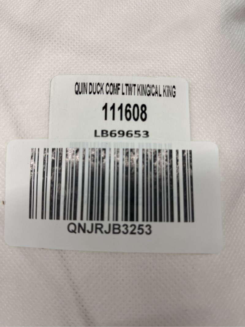 Condition photo showing Good Condition for lightweight premium down comforter, king/cal king, down