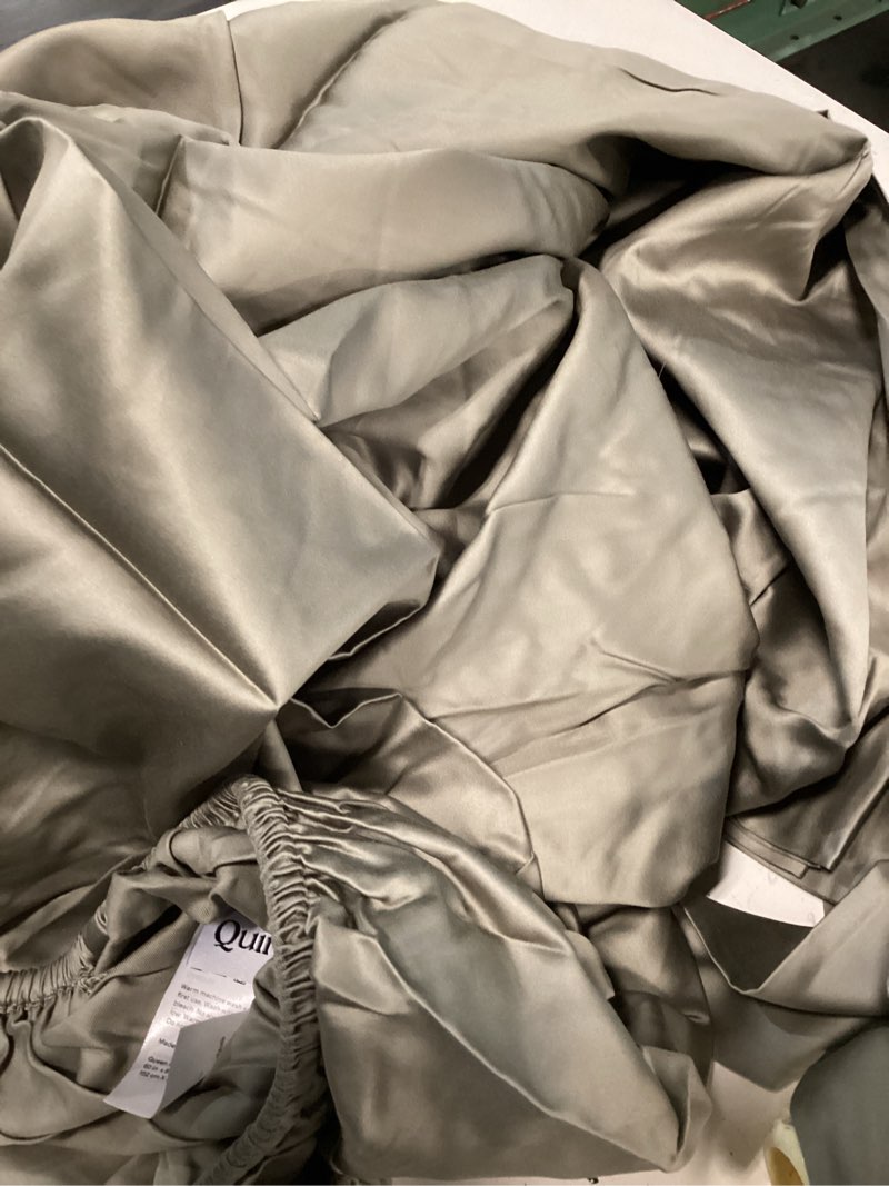 Condition photo showing Good Condition for bamboo fitted sheet set green queen