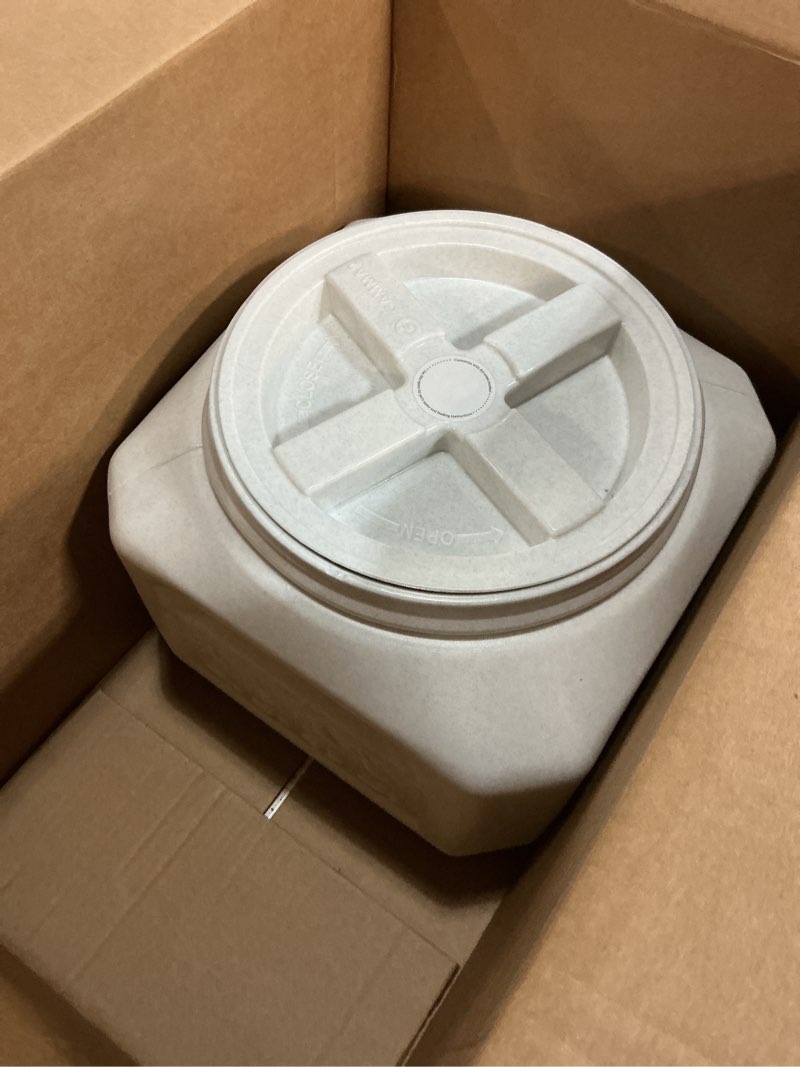 Condition photo showing Good Condition for Gamma2 Vittles Vault Dog Food Storage Container with Airtight Lid, holds up to 10-15 Pounds of Dry Pet Food, Cat Kibble and Bird Feed, BPA Free, Made in USA