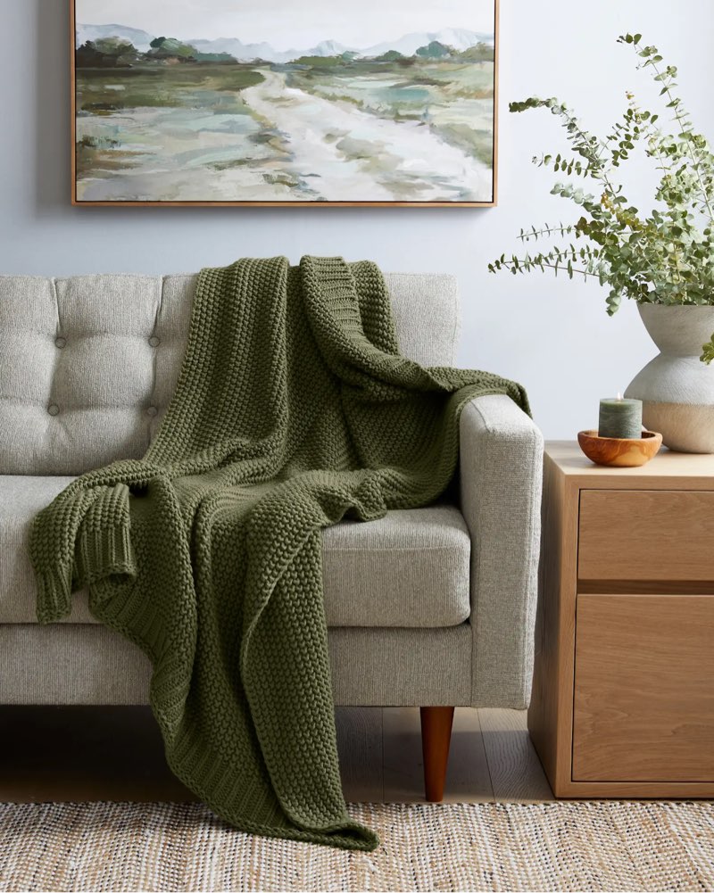 Condition photo showing Good Condition for cotton fisherman throw size 50x60in color olive