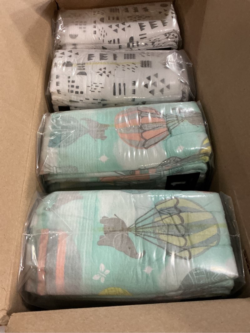 Condition photo showing New/Like New for ((Size 3 ))The Honest Company Comfort Dry Disposable Diapers for Sensitive Skin, Hypoallergenic, Barnyard Babies + Donut Grow Up, Super Club Box(16–28 lbs), 120 Count Barnyard Babies + Donut Grow Up