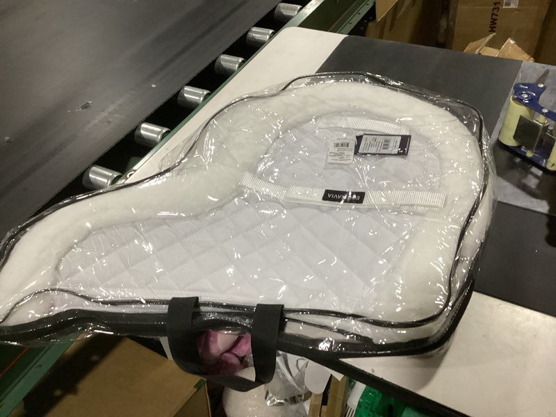 Condition photo showing New/Like New for equinavia eidsvoll shaped english saddle pad for show jumping with ultra fleece trim