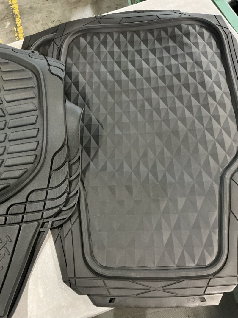 Condition photo showing Good Condition for 3-piece black deep dish rubber car floor mats