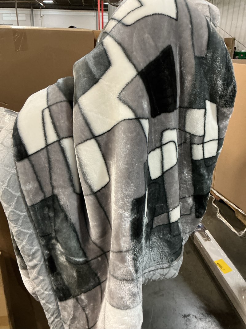 Condition photo showing As Is for lgykumeg 6.6lb korean mink blanket twin size 70"×85" - 2 ply mink blanket for sofas and beds on cold nights (180×220cm3kg). gray and white 71x87 inch