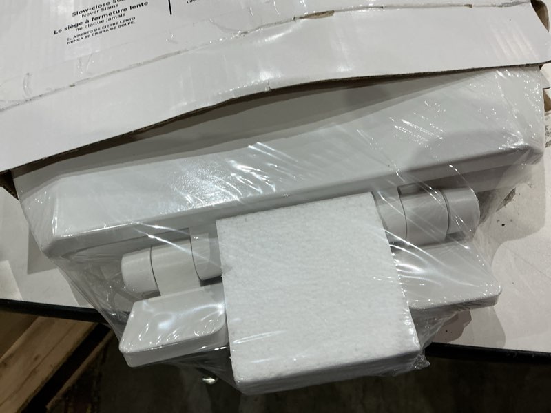 Condition photo showing New/Like New for american standard bedminster wood white elongated soft close toilet seat