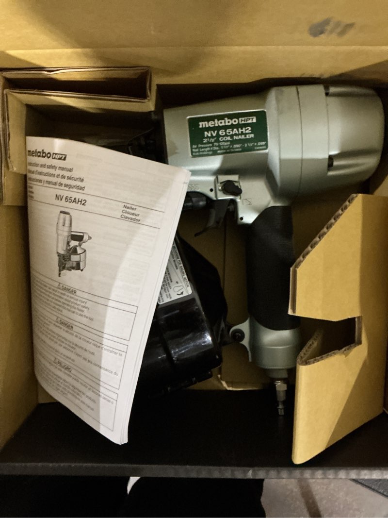 Condition photo showing Good Condition for metabo hpt 2-1/2-in 15-degree pneumatic siding nailer