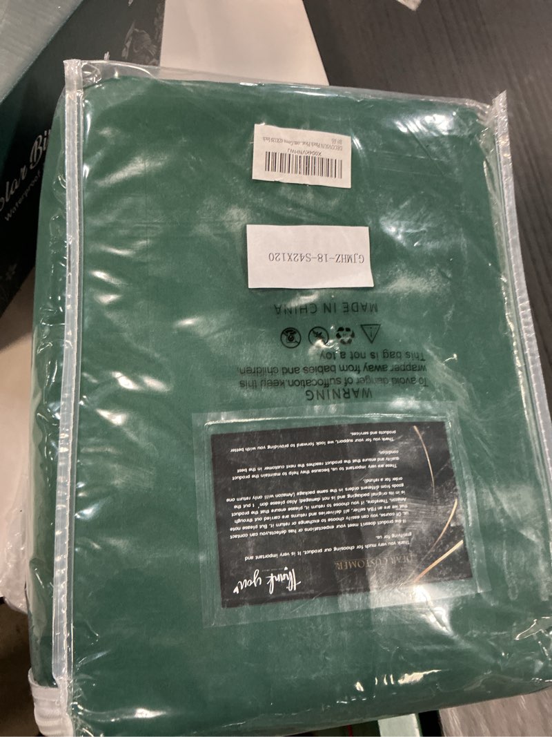 Condition photo showing New/Like New for DECOVSUN Pinch Pleated Green Curtains 120 Inch Extra Long,Light Blocking Blackout Pinch Pleat Tall Curtains for Large Window 42 Inch Width Living Room,Green 42X120 Inch 42"W x 120"L (Pack of 2) Green