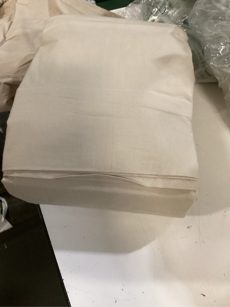 Condition photo showing Good Condition for quince bamboo 4 piece sheet set queen beige silky