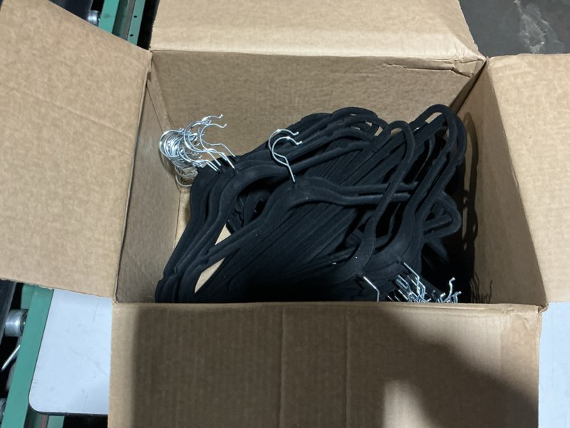 Simplify Slim Velvet Clothes Hangers | 100 Pack | Non-Slip | Shirts | Suit | Pants | Dresses | Garme