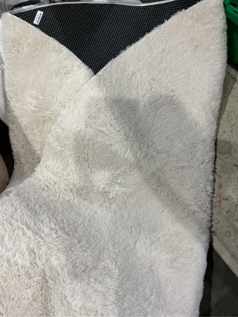 Condition photo showing Good Condition for ophanie round rugs 7ft ivory circle area rug, aesthetic room decor, fluffy fuzzy bedroom carpet, plush soft shaggy cream living room rugs for kids home decor, nursery 2- ivory round 7' (round)