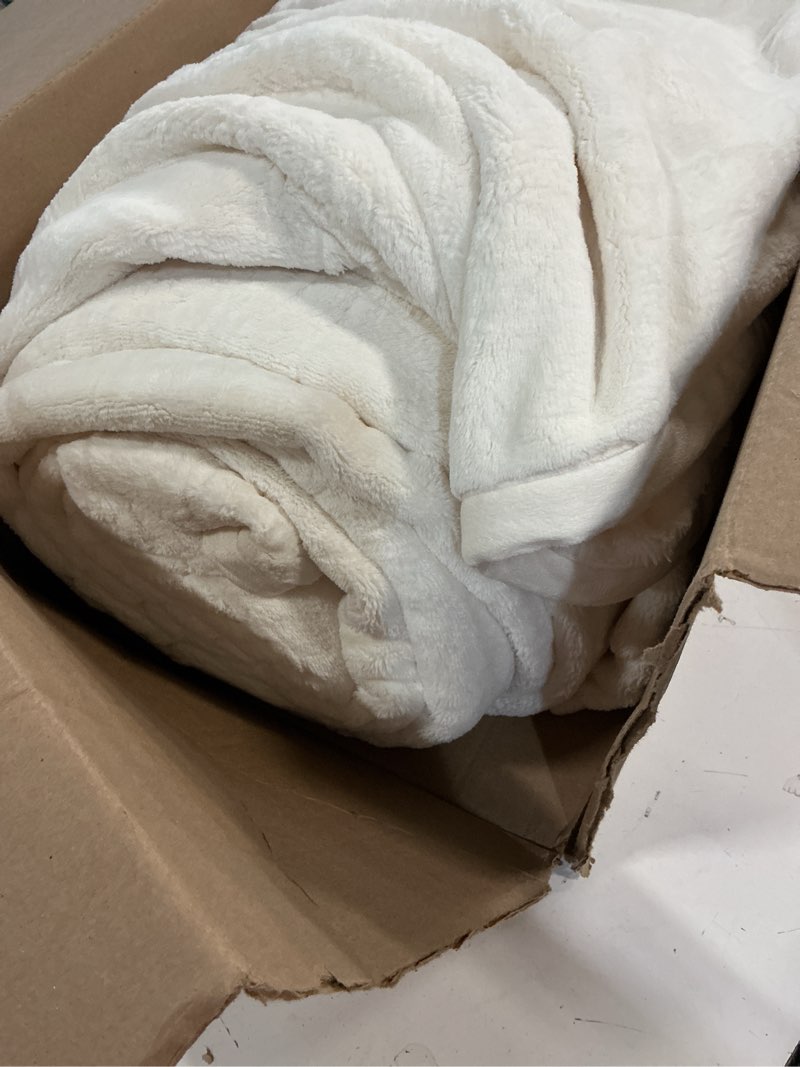 Condition photo showing Good Condition for bedsure thick heavy warm blankets for winter, soft fleece twin blanket for bed, gentlesoft cozy fluffy thick winter christmas cream throws, anti-static 500gsm design, twin xl, cream, 66x90 inch cream twin/twin xl (66" x 90")