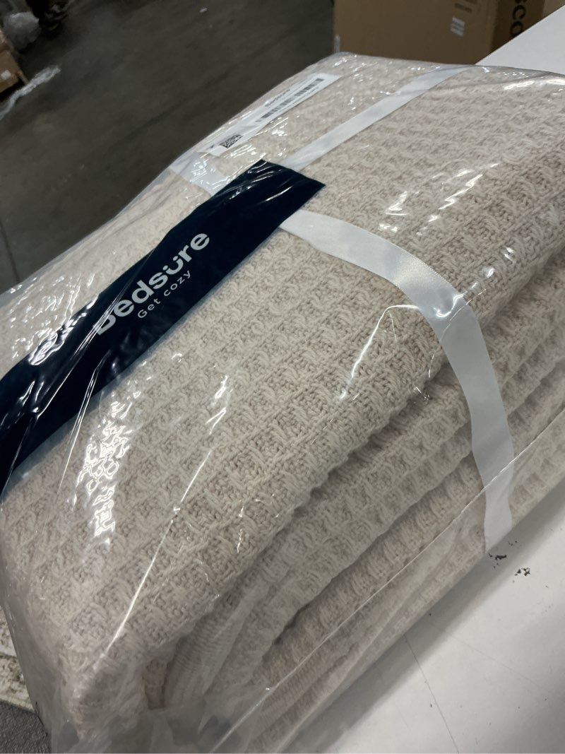 Condition photo showing Good Condition for Bedsure Gentlesoft 100% Cotton Blanket Queen Size for Bed - Breathable and Soft, Thick Cozy Waffle Weave Christmas Blanket Gift for Women, Light Beige, 90x90 Inches 03 - Light Beige Queen (90" x 90")
