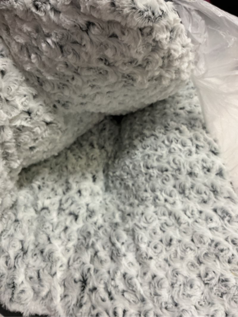 Condition photo showing Good Condition for pocblue deluxe washable dog bed for large dogs dog crate mat 35 inch comfy fluffy kennel pad anti-slip for dogs up to 60 lbs, 35" x 23", grey 35.0"l x 23.0"w x 3.5"th grey