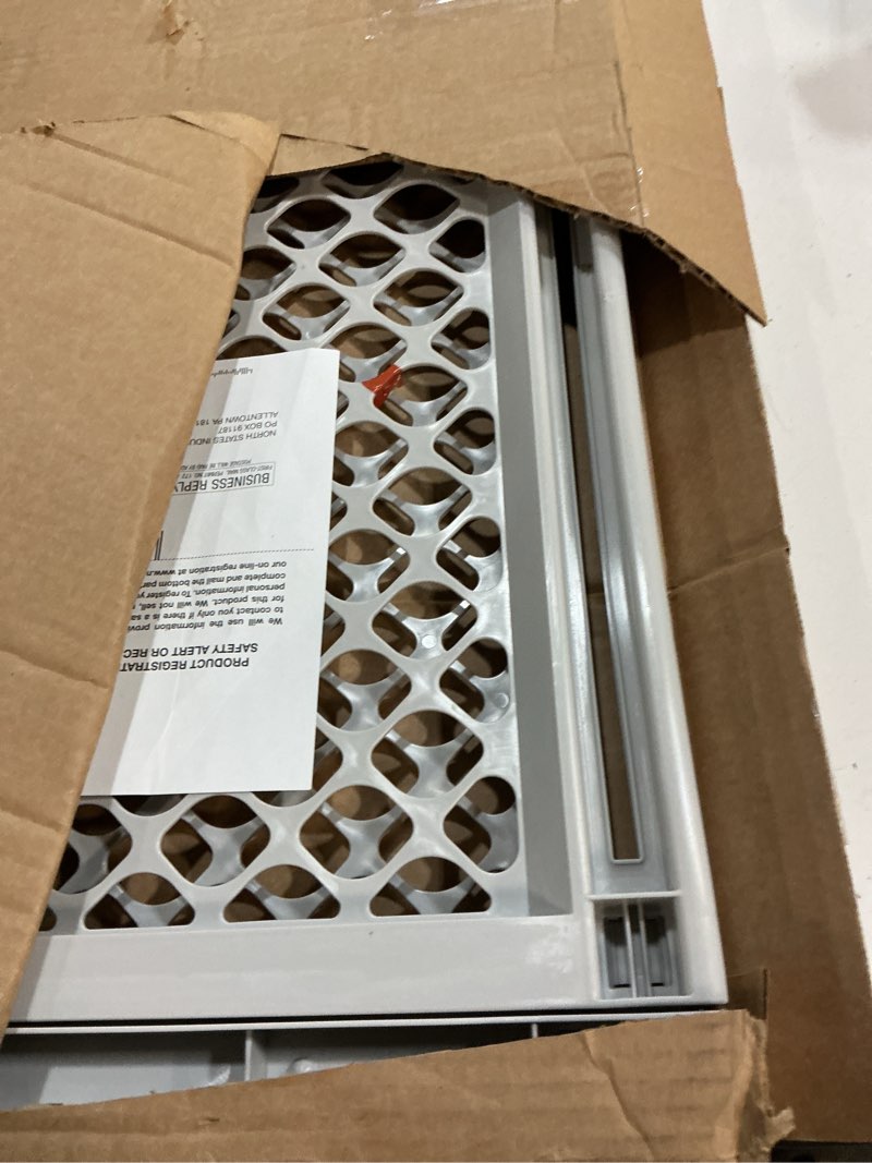 Condition photo showing Good Condition for north states 5-way pet gate, model# 8619