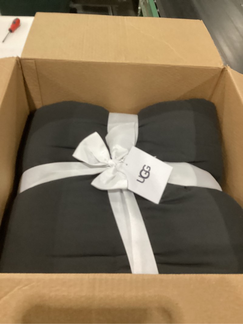 Condition photo showing New/Like New for UGG Twin/XL Twin Comforter Set with 1 Pillow Sham, Lightweight Down Alternative Blanket, All Season, Washable & Hypoallergenic Bedding Set for College Apartment, Dorm Essential, Charcoal Grey (Lenora) Grey Twin/XL