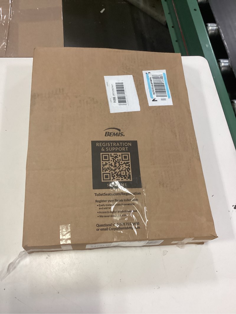 Condition photo showing New/Like New for mayfair cassel slow close toilet seat, easy clean, non slip premium wood seat, easy install, made in usa, round, white