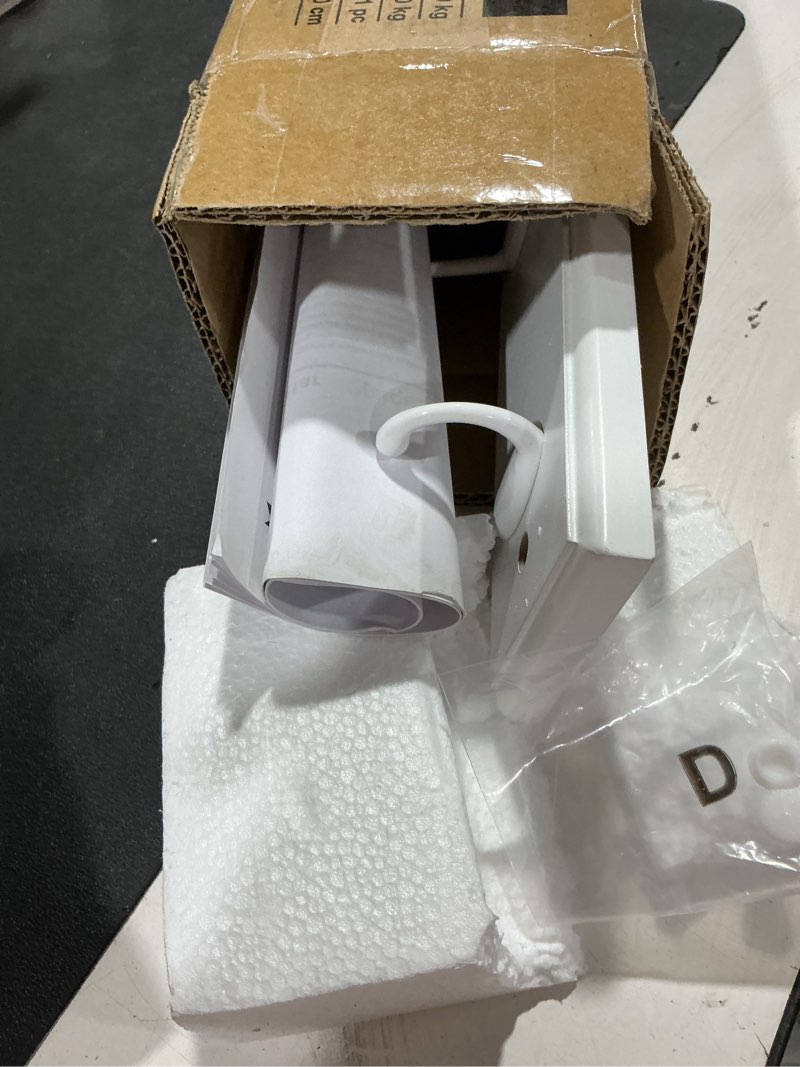 Condition photo showing Good Condition for songmics wall-mounted coat rack, hook rack, 5 dual metal hooks, for coats, bags, keys, in the entryway, bedroom, living room, white ulhr235w01 1 pack-5 hooks white