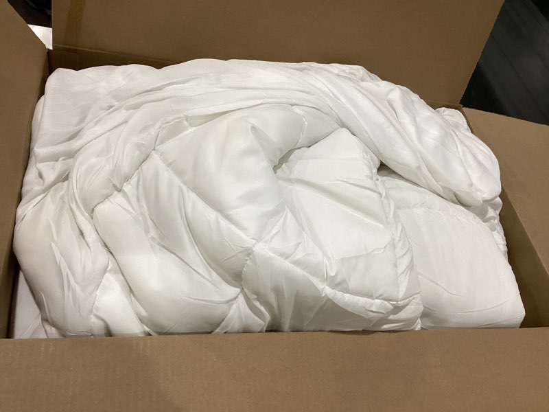 Condition photo showing As Is for EASELAND Queen Size Mattress Pad Pillow Top Mattress Cover Quilted Fitted Mattress Protector Cotton Top Stretches up 8-21" Deep Pocket Cooling Mattress Topper (60x80 inch, White) White Queen