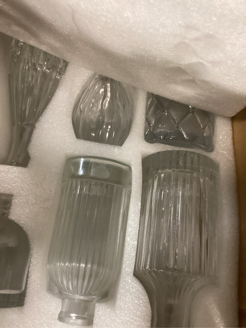 Condition photo showing Good Condition for Clear Glass Bud Vases Set of 12, Mini Flower Vase for Centerpieces, Small Vases in Bulk for Wedding Decorations, Vintage Vase for Baby Shower, Party, Recepetion, Home Table Décor Standard-clear 12pcs