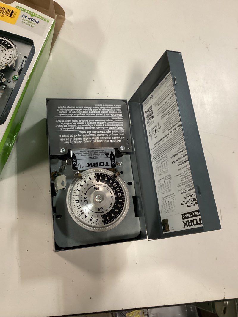 Condition photo showing Good Condition for tork 40-amps 120/277-volt indoor programmable digital lighting timer