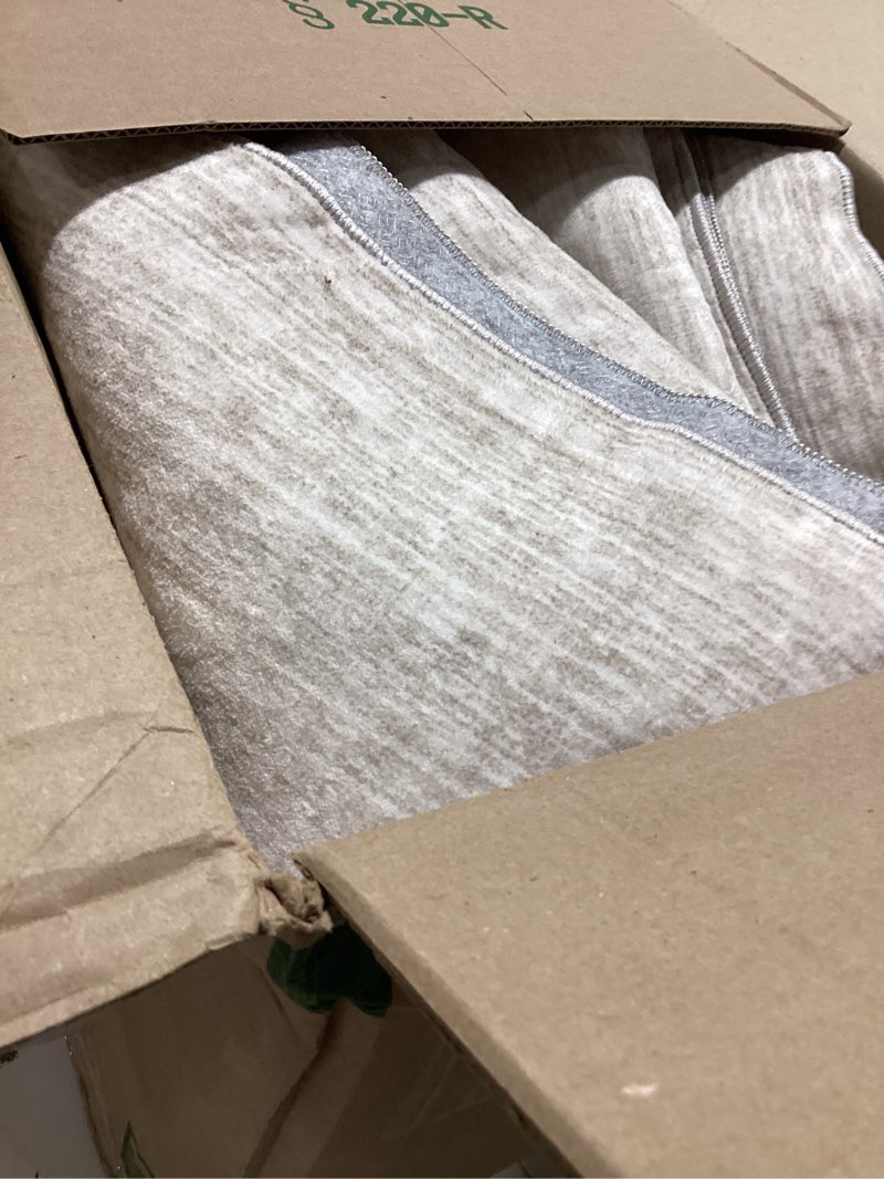Condition photo showing Good Condition for valenrug washable rugs 7x9 - stain resistant 7x9 area rugs for living room, non slip backing printed rugs for bedroom, folable machine washable area rug (7'x9', beige) 01-beige 7' x 9' (rectangular)