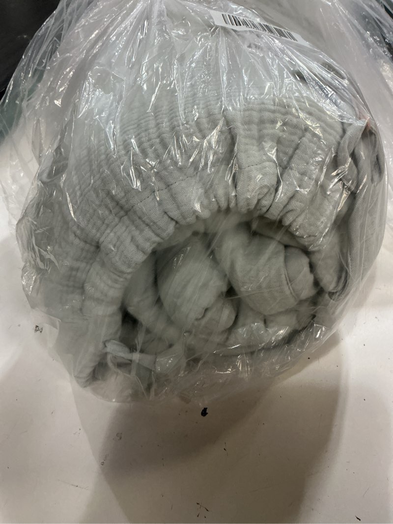 Condition photo showing Good Condition for quince organic cotton gauze toddler quilt, one size, mist